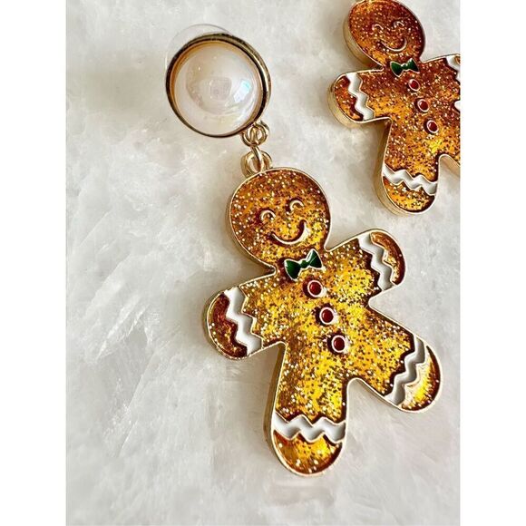 Gingerbread man Christmas dangle earrings with pearl accent  - Picture 2 of 3